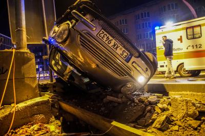 Stuttgart Mitte: Pkw auf Dach gekippt - Ermittlungen gegen Polizeibeamte wegen Koerperverletzung im Amt